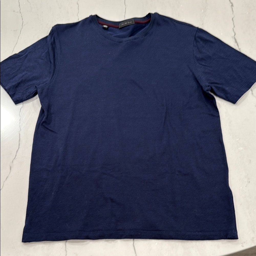 Saks Fifth Avenue Men’s Blue Crewneck Short Sleeve Shirt size small